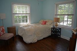  This Charming Cape Cod Home 4 Bedroom and 2 .5 Bath Washer/dry in Louisville, KY (Photo 4 of 12)