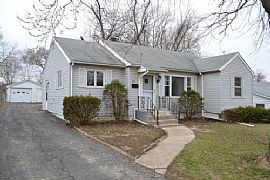 3 Bedroom and 2 Bathroom House with a One Car Detached Garage in Joliet, IL