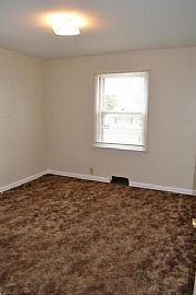 3 Bedroom and 2 Bathroom House with a One Car Detached Garage in Joliet, IL (Photo 5 of 8)