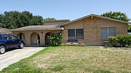 Beautiful Spacious Home in Great Neighborhood in Corpus Christi, TX