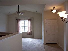 Nice 3 Bedroom Townhome with Master Down. Two Bathroom in Goose Creek, SC (Photo 2 of 6)