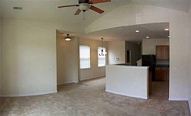 Nice 3 Bedroom Townhome with Master Down. Two Bathroom in Goose Creek, SC (Photo 3 of 6)
