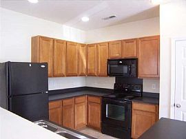 Nice 3 Bedroom Townhome with Master Down. Two Bathroom in Goose Creek, SC (Photo 4 of 6)