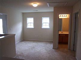 Nice 3 Bedroom Townhome with Master Down. Two Bathroom in Goose Creek, SC (Photo 6 of 6)