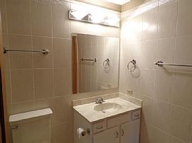 Perfect Rental in Great Neighborhood. in Buffalo Grove, IL (Photo 6 of 7)