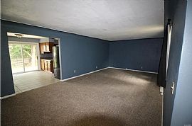 This 3-Bedroom, 2-Bath Ranch Home with Over 2,000 Sqft  in Glen Carbon, IL (Photo 2 of 8)