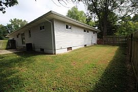 This 3-Bedroom, 2-Bath Ranch Home with Over 2,000 Sqft  in Glen Carbon, IL (Photo 4 of 8)