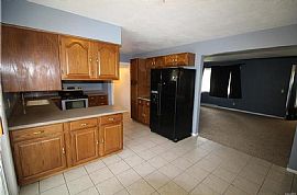This 3-Bedroom, 2-Bath Ranch Home with Over 2,000 Sqft  in Glen Carbon, IL (Photo 5 of 8)
