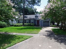 Charming Home in Broadmoor For Rent! in Shreveport, LA (Photo 2 of 9)