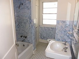 Charming Home in Broadmoor For Rent! in Shreveport, LA (Photo 5 of 9)