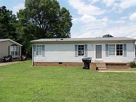 3 Beds 2 Baths 1,200 Sqft in Oak Grove, KY (Photo 2 of 8)