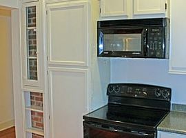 3 Beds 1 Bath 1,122 Sqft in San Antonio, TX (Photo 8 of 12)