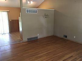 Nice 3 Bd, 1.5 Bath, 1 Car Garage Home in Liberty, MO (Photo 4 of 7)