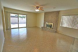 House in Quiet Area, Spacious with Big Kitchen in Glendale, AZ (Photo 4 of 5)