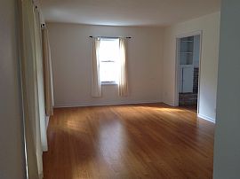 1053 Eastwood Ave Se in Grand Rapids, MI (Photo 4 of 11)