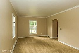 Natural Charming Home Plus 2 Garage in Des Moines, IA (Photo 2 of 8)