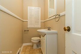 Natural Charming Home Plus 2 Garage in Des Moines, IA (Photo 5 of 8)