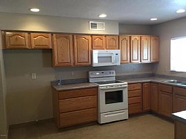 Great Family Home. Great Location in Glendale, AZ (Photo 3 of 8)