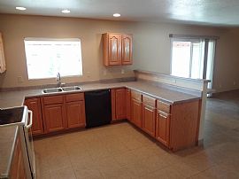 Great Family Home. Great Location in Glendale, AZ (Photo 8 of 8)