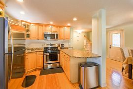 3 Bed, 1.5 Bath, 1620 Sqft, $2,500 in Arlington, MA (Photo 3 of 11)