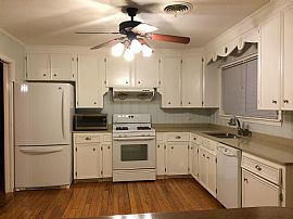 University Place Beautiful 3/2 House For Lease in Lake Charles, LA (Photo 3 of 11)