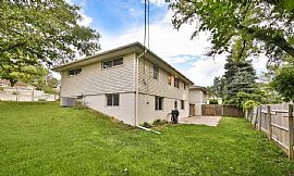 Lovely 3 Bed, 2 Bath Walkout Ranch on Corner Lot with 2 Drivewa in Omaha, NE (Photo 5 of 7)