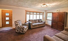 Lovely 3 Bed, 2 Bath Walkout Ranch on Corner Lot with 2 Drivewa in Omaha, NE (Photo 6 of 7)