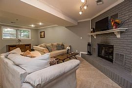 3 Bed, 2.5 Bath, 2031 Sqft, $1,795 in Lexington, KY (Photo 8 of 12)