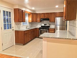 Gorgeous Quality Single Family House at Excellent Location Newl in New Haven, CT (Photo 2 of 9)