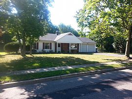 Great 4 Bed 2 Bath Home on Dead End Street in Toms River, NJ
