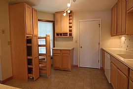 Spacious 3 Bed 2 Full Bath with Huge Master in Bolingbrook, IL (Photo 3 of 8)
