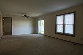 Spacious 3 Bed 2 Full Bath with Huge Master in Bolingbrook, IL (Photo 4 of 8)