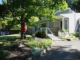 Luxurious 3 Bedroom Home with 2.5 Bathrooms in Binghamton, NY (Photo 8 of 8)