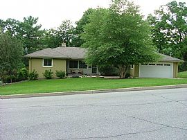 Ranch Home with 4bedrooms, Marble Counters in The Kitchen W/gl in Des Moines, IA