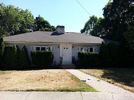 Duplex 2 Bedrooms Apartment Located Off Commonwealth Ave in Waban, MA