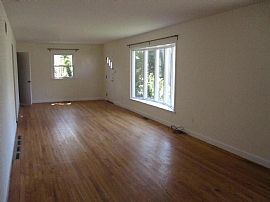 Spacious 3 Bedroom 1 1/2 Bath Single Family Hom in Annapolis, MD (Photo 6 of 6)