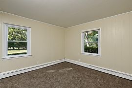 3 Bed, 1832 Sqft, $1,200 in Stamford, CT (Photo 8 of 11)