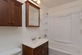3 Bed, 1832 Sqft, $1,200 in Stamford, CT (Photo 9 of 11)
