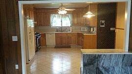 7 Room Ranch, 1 Block From Sacred Heart U Campus in Bridgeport, CT (Photo 2 of 8)