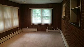 7 Room Ranch, 1 Block From Sacred Heart U Campus in Bridgeport, CT (Photo 3 of 8)