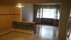 7 Room Ranch, 1 Block From Sacred Heart U Campus in Bridgeport, CT (Photo 4 of 8)