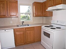 Come Home to This Delightful Period Home Conveniently Situated  in Bradenton, FL (Photo 6 of 9)