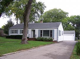 Ideal Location in The Heart of Mchenry Close to Schools, Church in McHenry, IL