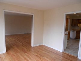 Ideal Location in The Heart of Mchenry Close to Schools, Church in McHenry, IL (Photo 3 of 10)