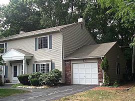 Nice Townhouse Located in Private, Prime Location. Wooded Peace in East Greenwich, RI