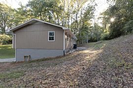 3br 2.5ba Home Convenient to Downtown and Alcoa.  in Knoxville, TN (Photo 9 of 9)