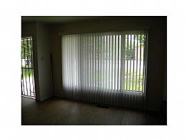 Adorable House in Lawrence, IN (Photo 3 of 9)