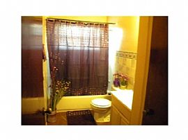 Adorable House in Lawrence, IN (Photo 4 of 9)