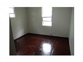 Adorable House in Lawrence, IN (Photo 6 of 9)