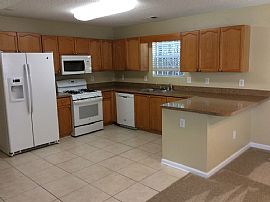 Cute and Specious Great 3 Bedrooms, 2 Bathrooms in Atlanta, GA (Photo 3 of 8)